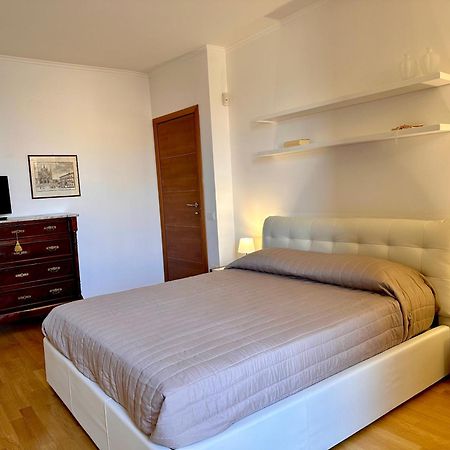 Sisters' Home - Appartamento Nel Centro Storico Con Terrazzo, Aria Condizionata E Vasca Da Bagno Siena Dış mekan fotoğraf