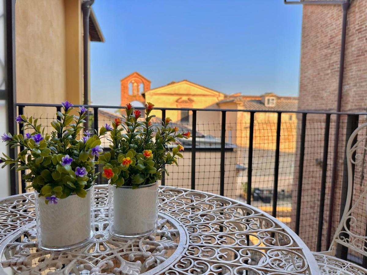 Sisters' Home - Appartamento Nel Centro Storico Con Terrazzo, Aria Condizionata E Vasca Da Bagno Siena Dış mekan fotoğraf